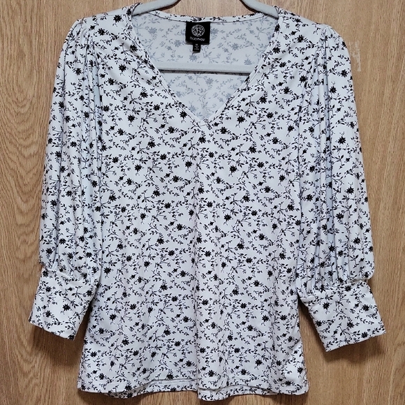 bobeau Tops - Floral Black and White Women's Top, Bobeau, Size M
